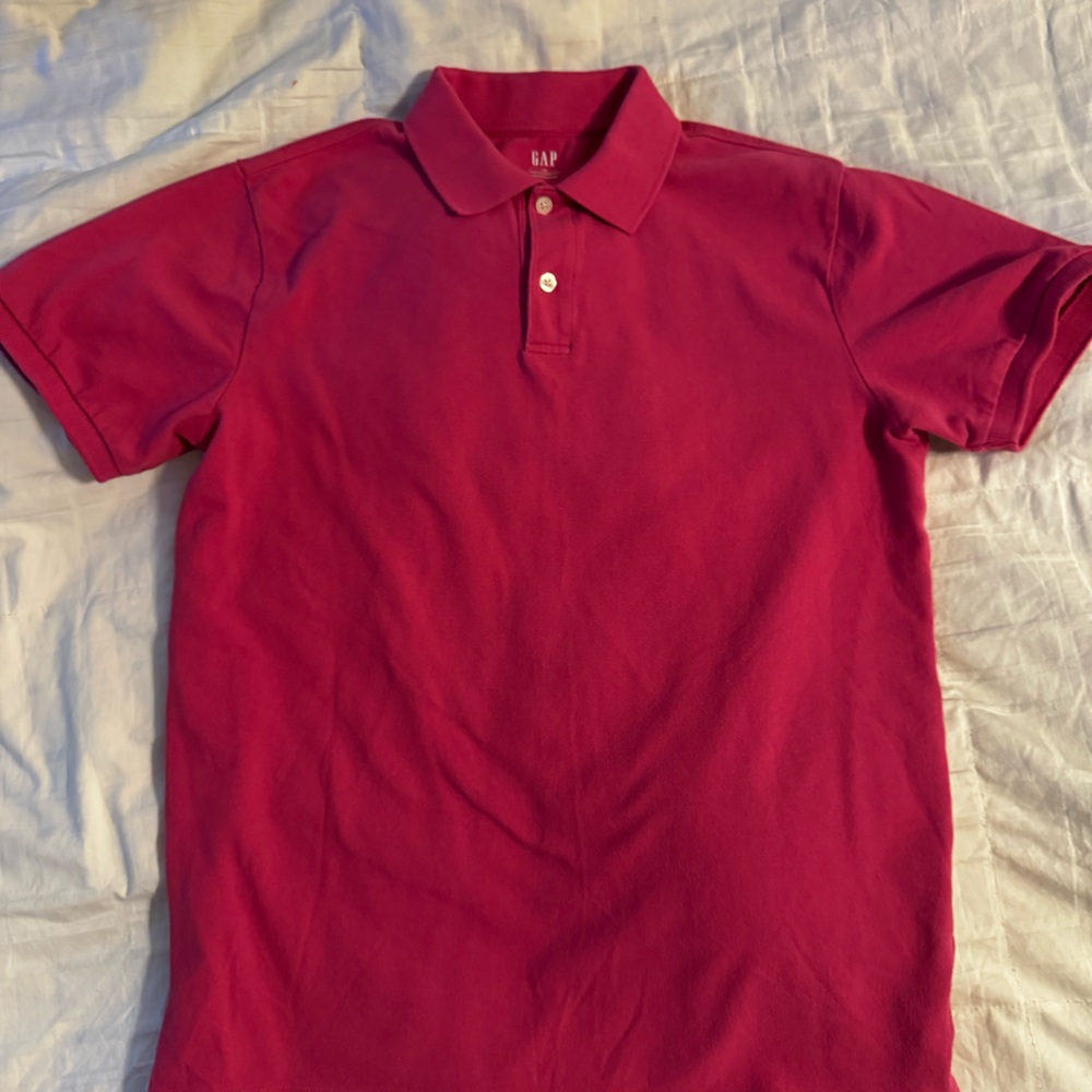 Gap polo style shirt
Hot Pink